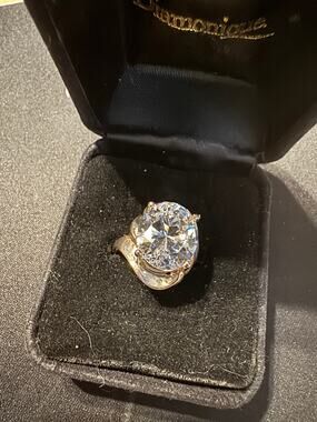 925 UTC Diamonique Oval Cut CZ QVC with Box Size 7